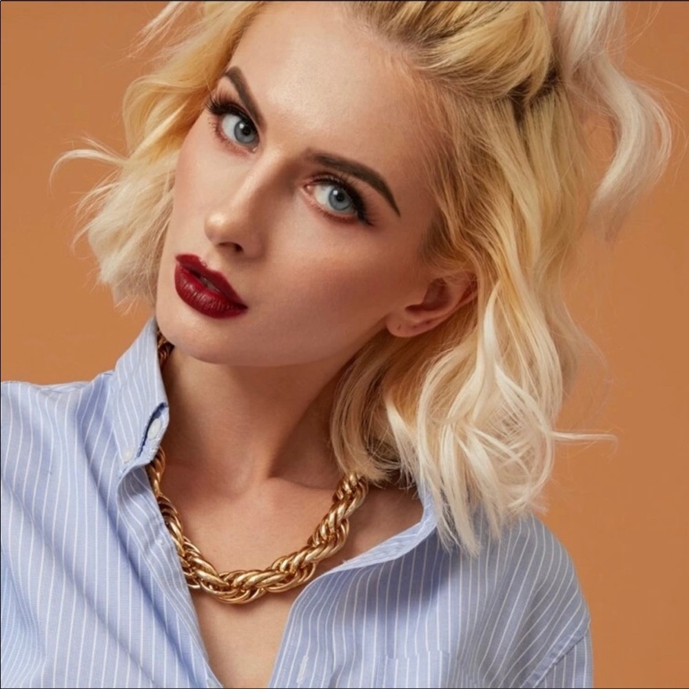 LAST ONE! Thick Chain Link Gold Necklace - Picture 3 of 3